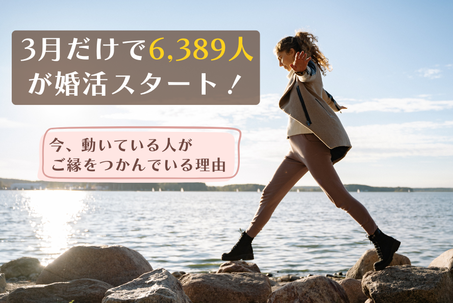海辺を歩く女性